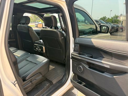 Used 2019 Ford Expedition Max XLT w/ Equipment Group 202A AWD/4WD image 28