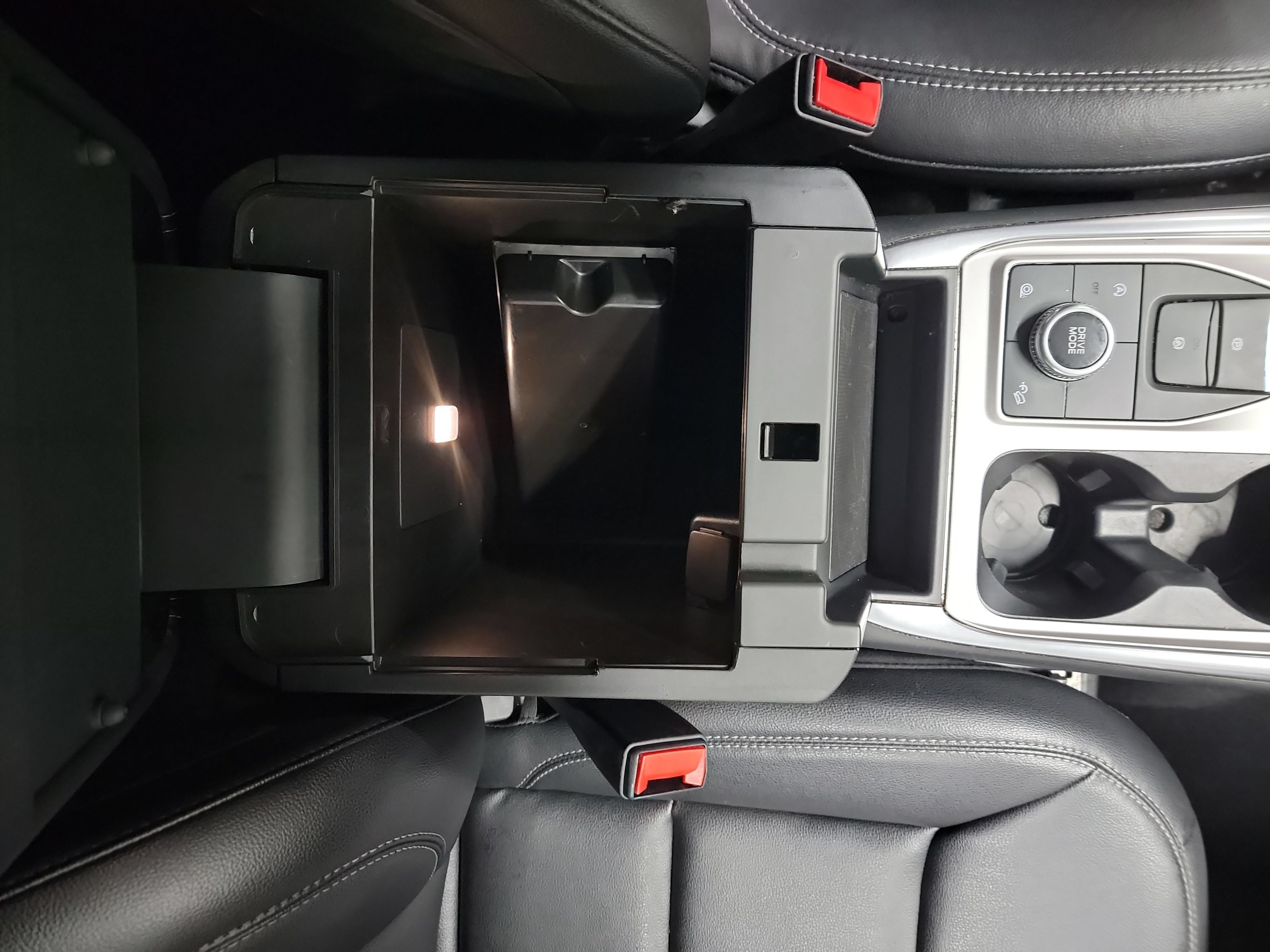 Used 2020 Ford Explorer XLT w/ Equipment Group 202A AWD/4WD image 28