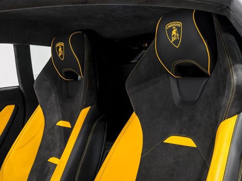 Used 2024 Lamborghini Huracan Sterrato image 19