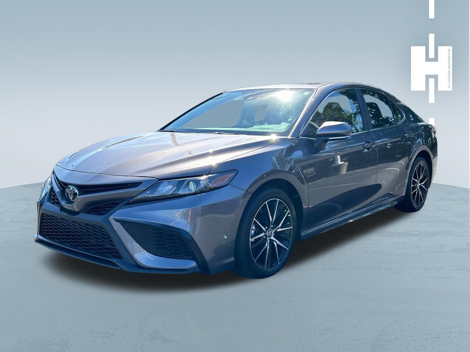 Used 2024 Toyota Camry SE w/ Convenience Package FWD image 3