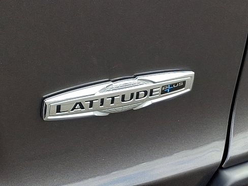 Certified 2021 Jeep Cherokee Latitude Plus w/ Sun & Sound Group image 32