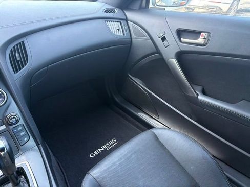 Used 2013 Hyundai Genesis 3.8 RWD image 33