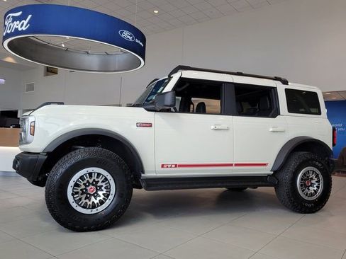 New 2026 Ford Bronco Outer Banks w/ Sasquatch Package image 6