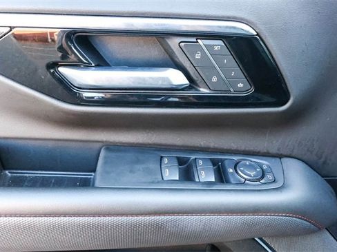 Used 2025 Chevrolet Suburban RST image 21