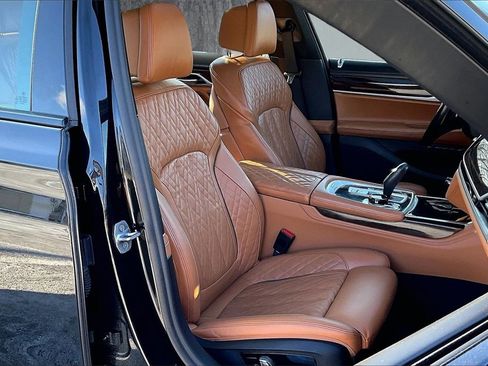 Used 2022 BMW 750i xDrive w/ Luxury Rear Seating Package image 29