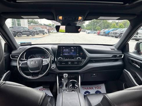 Used 2021 Toyota Highlander XSE AWD/4WD image 26