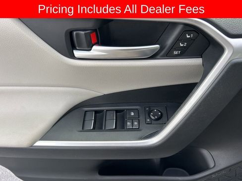 Used 2020 Toyota RAV4 XLE Premium AWD/4WD image 4