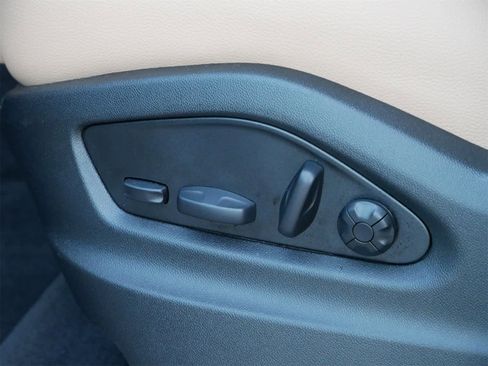 Used 2025 Porsche Cayenne image 10