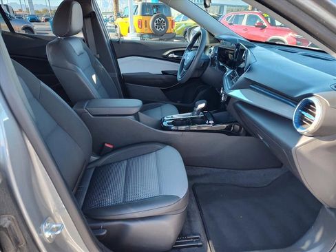 Certified 2025 Chevrolet Trax LT image 11