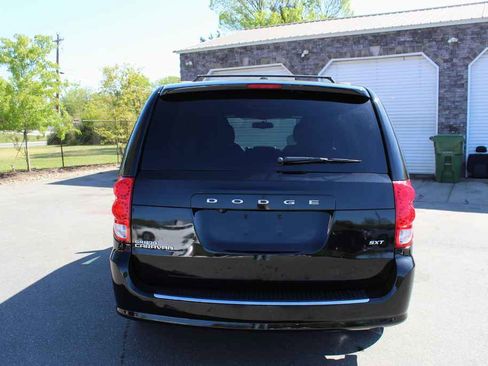Used 2016 Dodge Grand Caravan SXT image 6