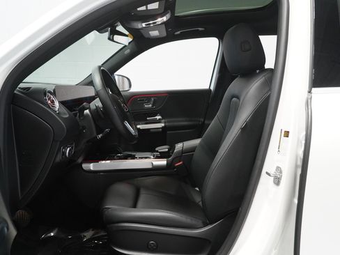 Used 2023 Mercedes-Benz GLB 250 4MATIC image 11