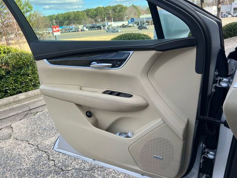 Used 2018 Cadillac XT5 FWD image 33