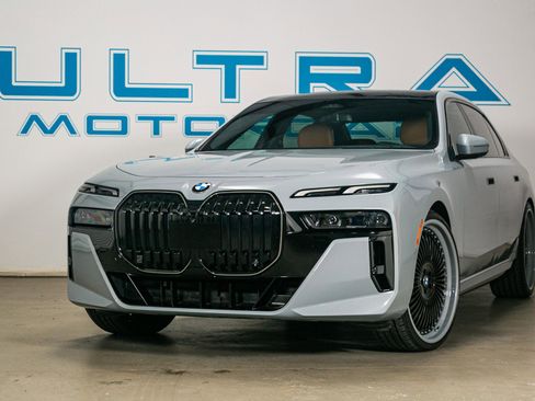 Used 2024 BMW 740i w/ Premium Package 2 RWD image 5