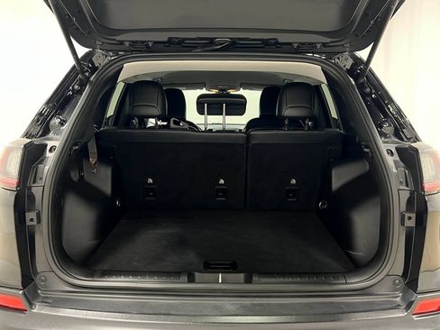 Used 2019 Jeep Cherokee Latitude Plus FWD image 27
