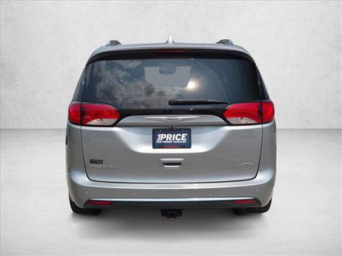 Used 2018 Chrysler Pacifica Limited w/ Advanced Safetytec Group FWD image 7