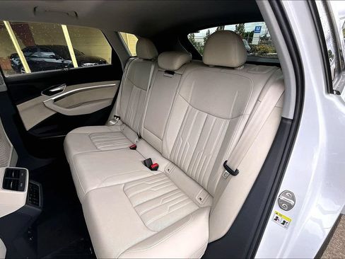 Used 2019 Audi e-tron Prestige AWD/4WD image 21