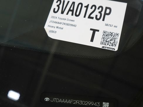 Used 2024 Toyota Crown AWD/4WD image 30