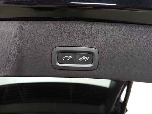 Used 2025 Volvo XC40 B5 Plus w/ Climate Package image 9