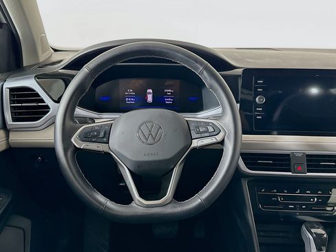 Used 2025 Volkswagen Taos SE AWD/4WD image 18