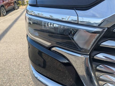Used 2025 RAM 1500 Laramie AWD/4WD image 10