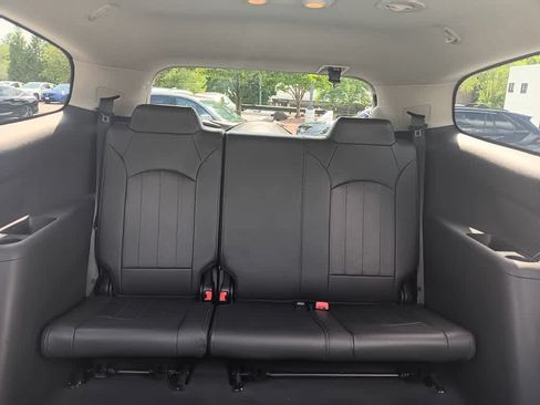 Used 2017 Buick Enclave Leather FWD image 18