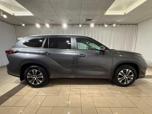 Certified 2025 Toyota Highlander XLE AWD/4WD image 12