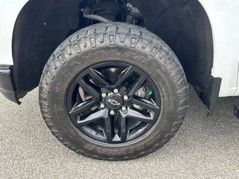 Used 2021 Chevrolet Silverado 1500 Custom Trail Boss AWD/4WD image 14