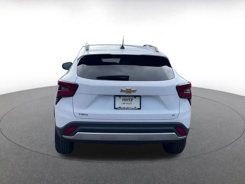 Used 2025 Chevrolet Trax LT image 11