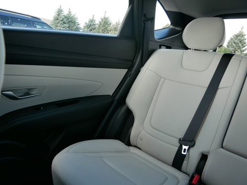 Certified 2025 Hyundai Tucson SE image 12