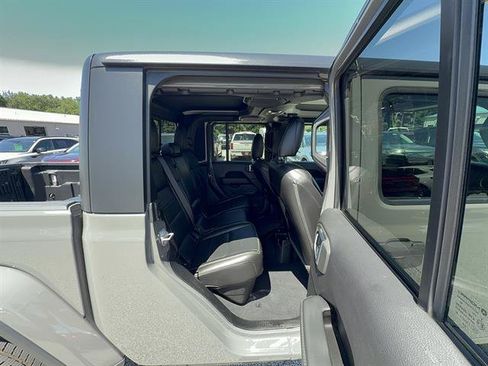 Used 2020 Jeep Gladiator Overland w/ Popular Equipment Package AWD/4WD image 20