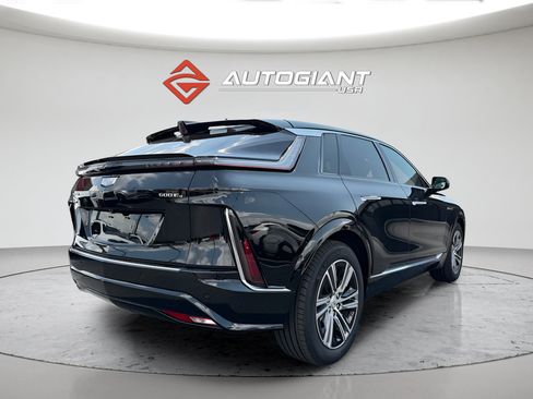 Used 2025 Cadillac Lyriq Luxury AWD/4WD image 7