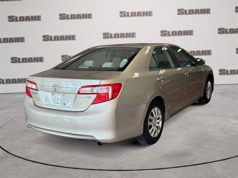 Used 2014 Toyota Camry LE image 5