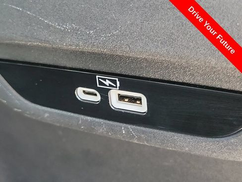 Used 2023 Chrysler Pacifica Touring-L FWD image 22