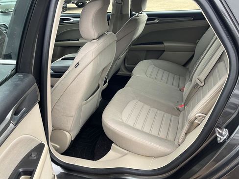 Used 2019 Ford Fusion SE image 9