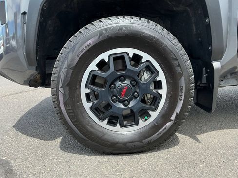 Used 2024 Toyota Tacoma TRD Off-Road AWD/4WD image 4