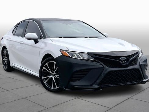Used 2019 Toyota Camry SE w/ Convenience Package image 3