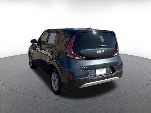 Used 2025 Kia Soul LX w/ LX Technology Package FWD image 11