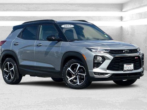Used 2023 Chevrolet TrailBlazer RS image 2