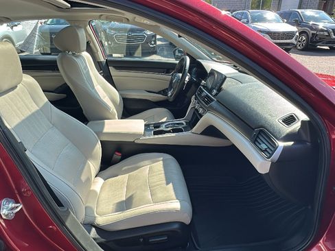 Used 2020 Honda Accord Touring image 25