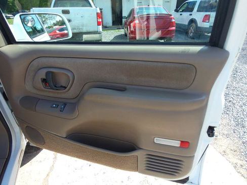 Used 1998 Chevrolet Tahoe 4WD w/ Preferred Equipment Group 3 image 18