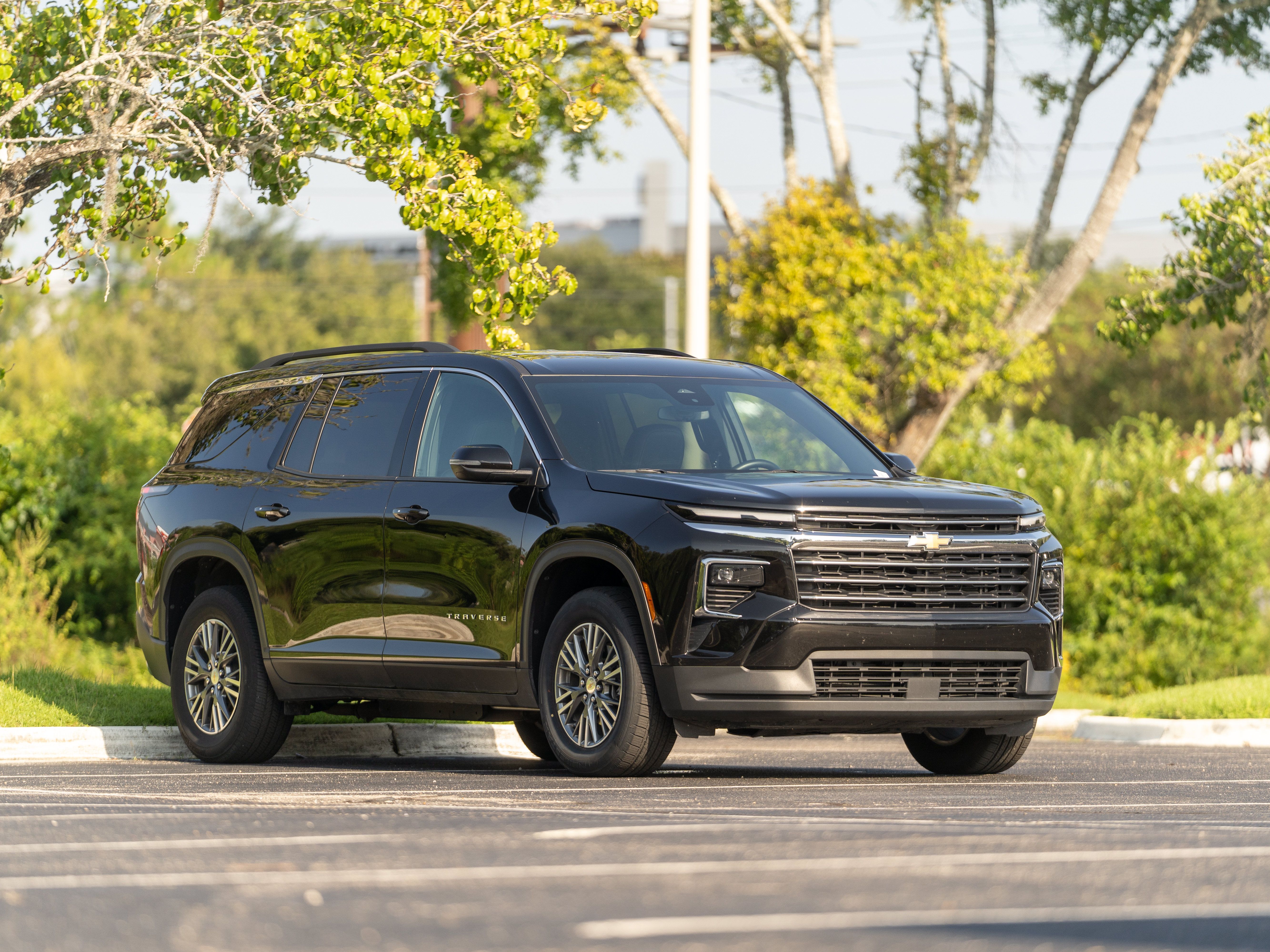 Used 2025 Chevrolet Traverse LT AWD/4WD image 38