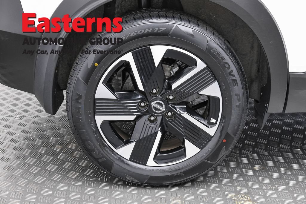 Used 2025 Nissan Kicks SV w/ SV Premium Package AWD/4WD image 32