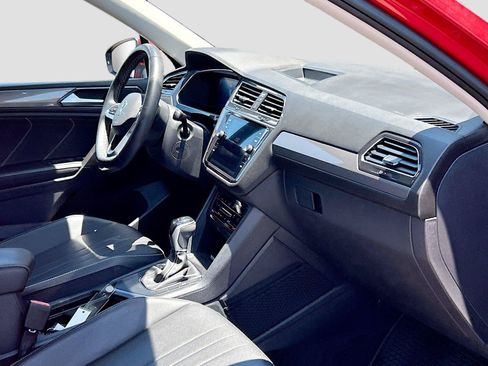 Used 2023 Volkswagen Tiguan SE w/ Panoramic Sunroof Package FWD image 14