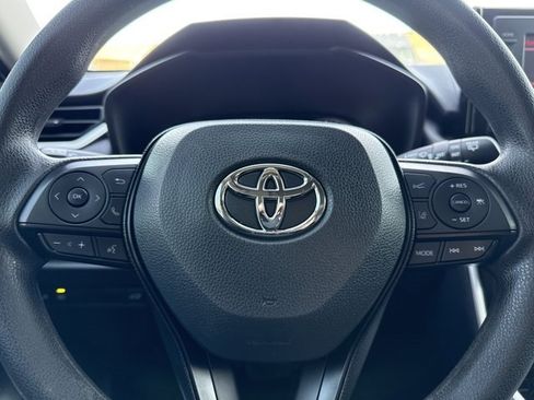 Used 2022 Toyota RAV4 XLE image 21