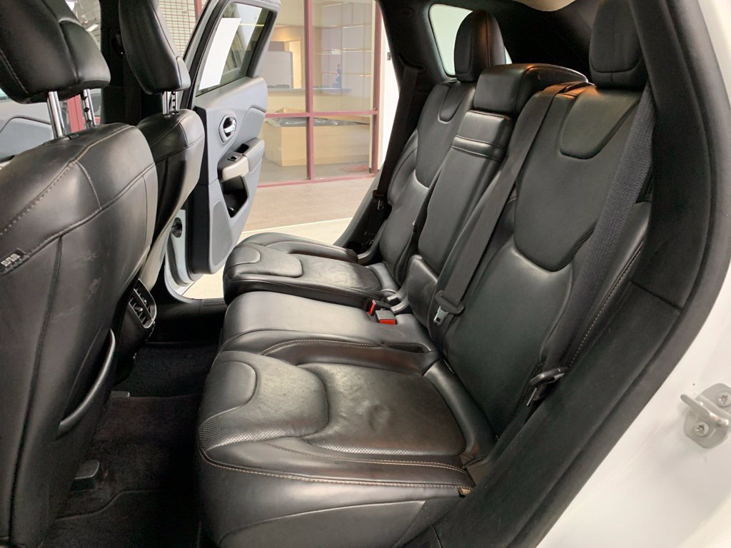 Used 2017 Jeep Cherokee Limited w/ Luxury Group AWD/4WD image 13