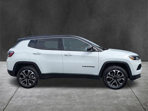 Used 2022 Jeep Compass Limited image 3