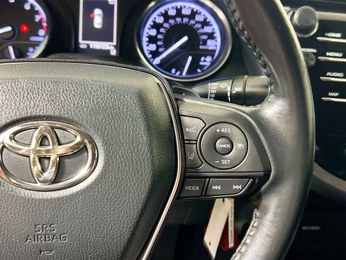 Used 2020 Toyota Camry SE image 16