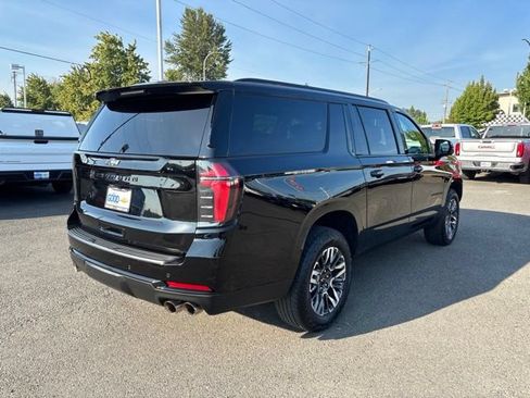 Used 2025 Chevrolet Suburban Z71 AWD/4WD image 5