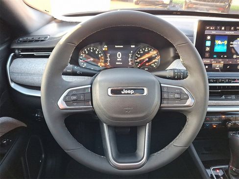 Used 2023 Jeep Compass Latitude w/ Sun and Sound Group image 18