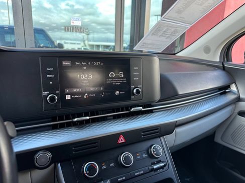 Used 2022 Kia Carnival LX FWD image 20
